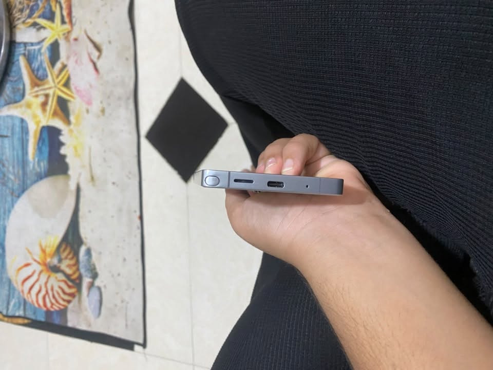 سلام عليكم لبيع سامسونج  اس ٢٦الترا ذاكره ٥٠٠ جهاز كلش حلو و نضيف شهر واحد ويا كفر و الزكه و شاحن و قلم مال الجهاز وكارتونته  امتياز فيتنام سعر ١٢٥ وبي مجال مكان حله  ***********موجود واتساب
