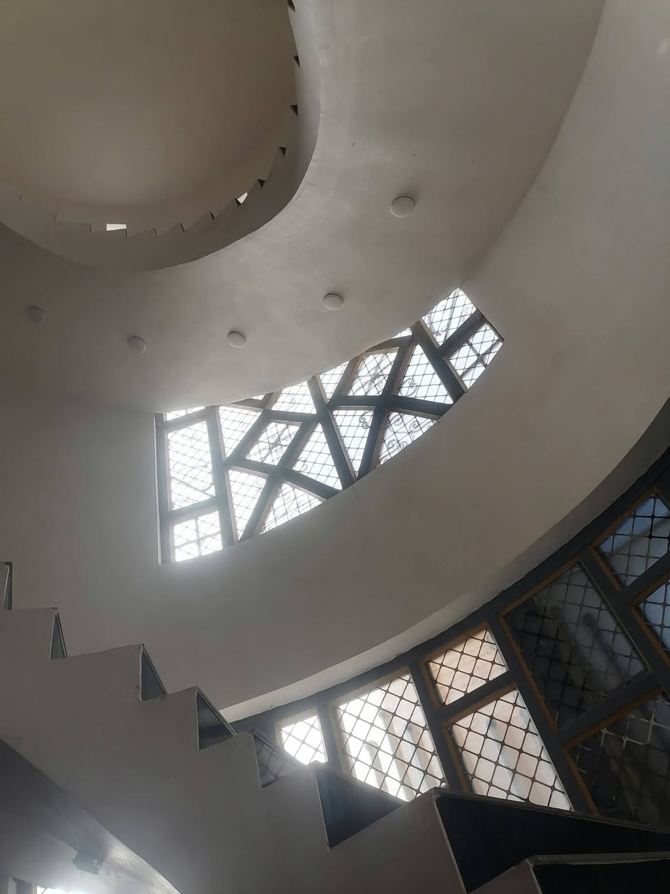 بيت ٢٠٠ متر طابقين للبيع في حي الحكيم نزلت ماركت علي الأمير قريب عله الشارع العام للاستفسار عل هذا الرقم
***********
