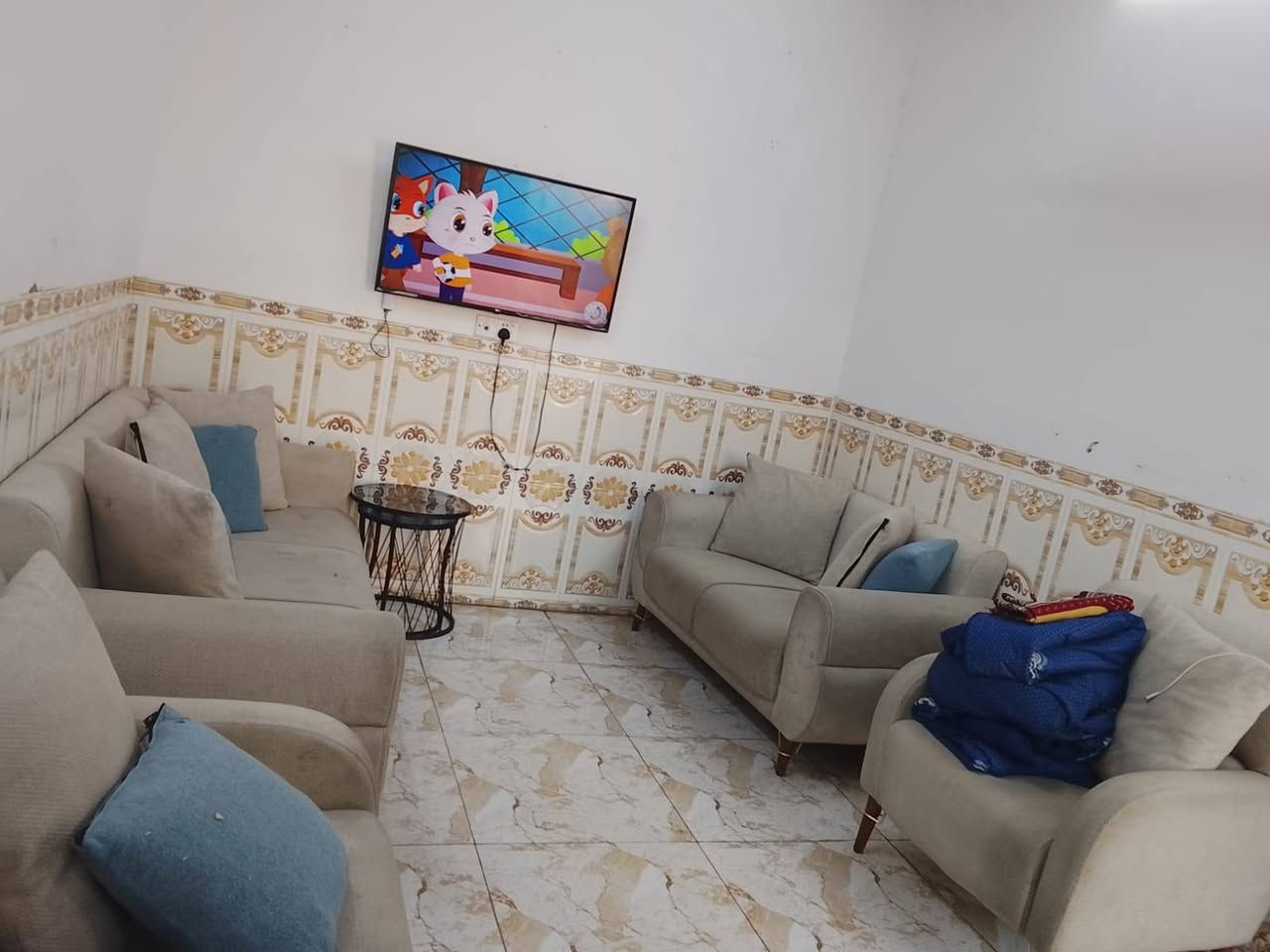 للبيع
مجمده جديده نضيفه حيل 
كنتور ٤بيبان 
تخم حيل نضيف جديد ٧مقعد 
فلتر ماء جديد وشغال 
مراسله واتساب 
 ***********
