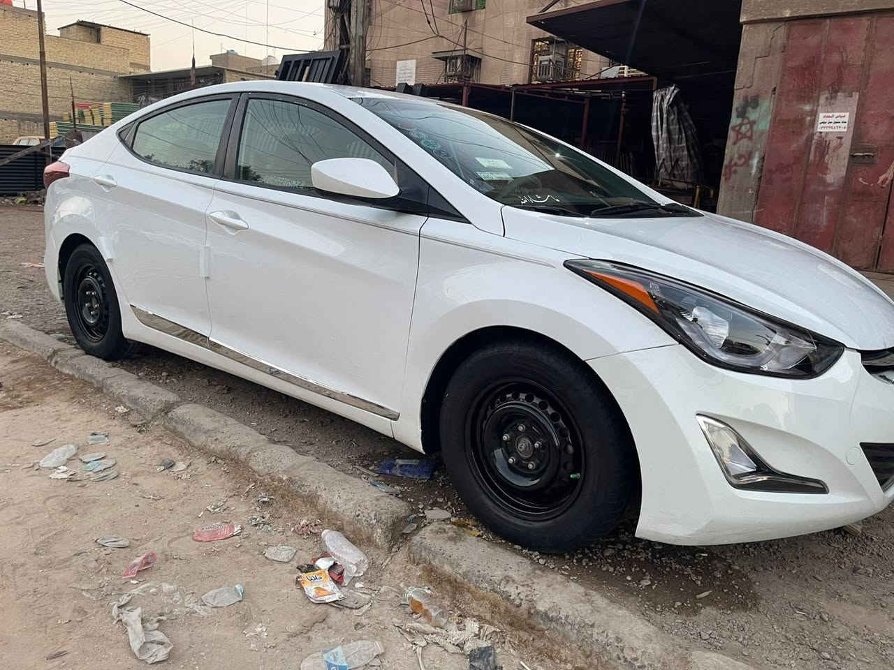 السلام عليكم ELANTRA 
وارد أمريكي حادث شبر صبغ فقط بالجاملغ شاصي لغد كفالة 
2015 محرك 2000 دوش شرط بلادي برغي ممفتوح حت واشر قبق ولفات بلاد 
ماشية : 67 mi كارتون السيارة 
صدر خلفي امامي نفض البارحة انطي الغراض القديمة لليشتري حت مشط جديد منضومة تبريد كلة جديد كمبربسر فريز راديتر شرط ثلج سيارة جاهزة كبل للشارع كشناتها بلادية ممدوشمة بعدهن بحبايتهن سيارة مواصفات عدا الفتحة والبصمة 
بيها انضمة قيادة حساس خلفي شاشة كامرة تحكمات 
رقمي : *********** 
مكاني : بغداد حي اور 
السعر : 102 وبيها مجال 
ملاحضة : صبغ شبر واحد فقط والسيارة من الدعامية للدعامية ليبل واحد شرط دعاميات بدون صبغ
سنوية باسمي شخصيا
