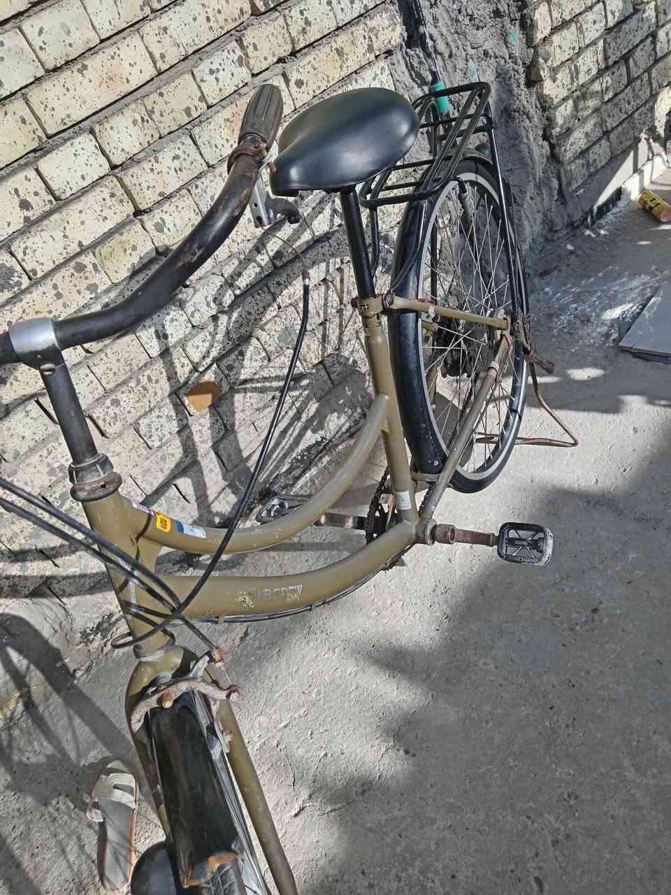 السلام عليكم 
بايسكل گير للبيع نظيف بس اليده مال تبديل ماتبدل السعر 55 وبي مجال 
علق واني ادخلك خاص او راسلني واتساب فقط لاتتصل ع الخط بس ع الواتساب ***********

