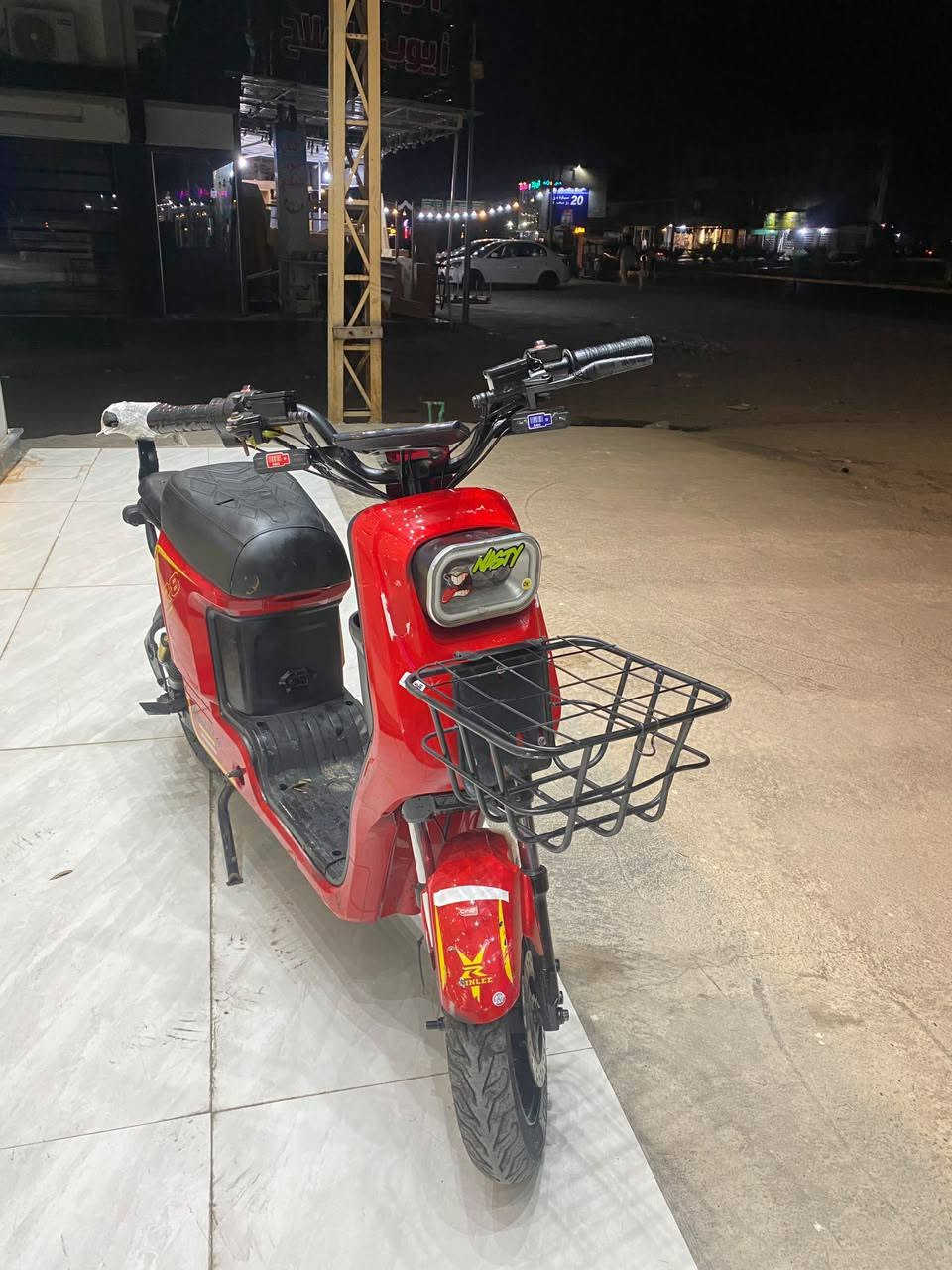 R8 للبيع
ماطور نضيف
ملف1500 
بطاريات عدد 5
سرعه حقيقي 65 
السعر 330 وبي مجال 
تواصل خاص أو على الرقم *********** بي واتساب فقط
