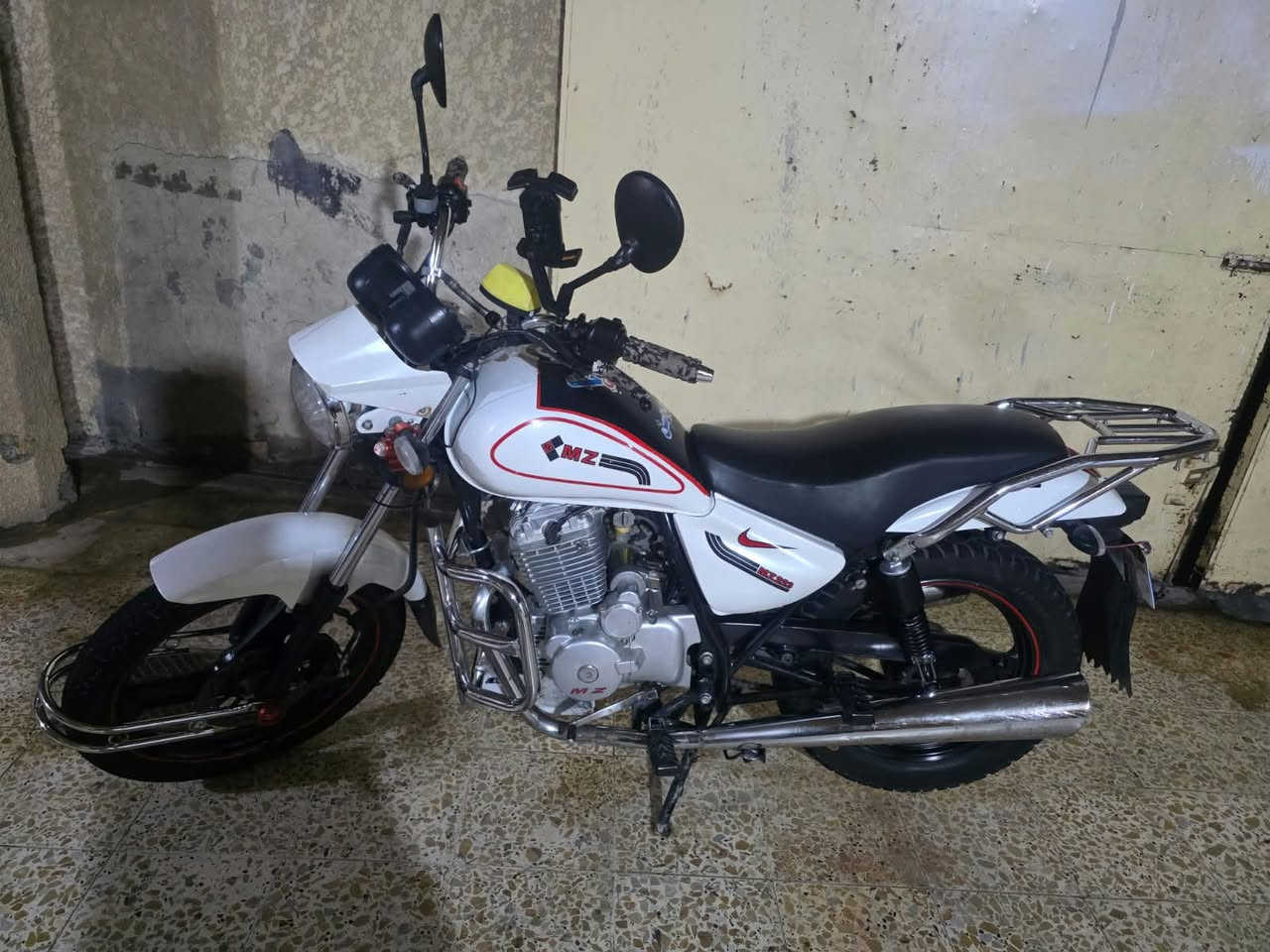 سلام عليكم موطور للبيع MZمحرك223 موديل 22مكفول كفاله عامه موطور جديد مال جناي الاستفسار عل رقم ***********
