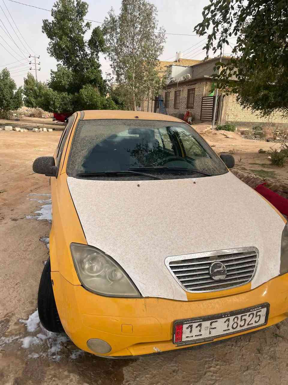 سلام عليكم طيبه 15 سياره حلوه مكينه حلوه كير مكفول 
دواخله حلوه كهربائياته كله شغلاه تايرات حلوه بيه صبغ جاملاغ الخلفي ونص من الباب أبيع قطعتين صبغ اثر شخوط مابيه ضربه 
رقم بغداد انكليزي راعيه موجود كبل يحولك ثاني يوم مصفره 
غرامات وهيئه السعر 33وبيه مجال ترهم امراوس مكان السياره كربلاء الحر 
***********
