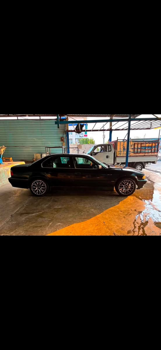 بۆفرۆشتن و گۆڕینەوە 
bmw 740 Li 1996 V8 
مە کینەو گێڕی بەشەرت 
بێدەعم پێشوو دوای کەپسە 
علوجە 
بەشەرتی ماڵی مەدەنی 
کارەبای کامل ئیش ئەکات 
تاقمێ ویلو تایەی جوانی لەسەرە 
شوێن سلەیمانی 
***********
*********** 
ئەدمین گیان ❤
