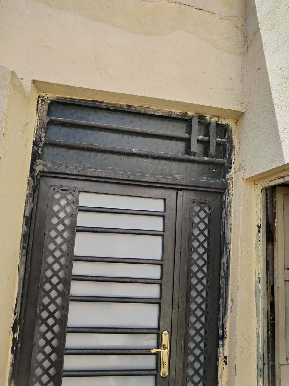 بيت للبيع مساحه 100 زراعي متوفر ماء وكهرباء ومجاري مدرسه بيت بوصل للبلديه سعر البيت 42 وبي مجال البيت قرب كراج بغداد من جسر الهولندي بين شطه قريب على الوفاه ***********
