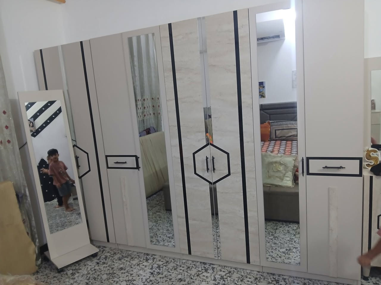 غرفه نوم تركي جديد صار ٢٠ يوم من مشتريه فقط منصوبه بدون اي استخدام
مع سبلت توست طنين نضيف وجديد مكاني بغداد البلديات السعر خاص تواصل ***********
