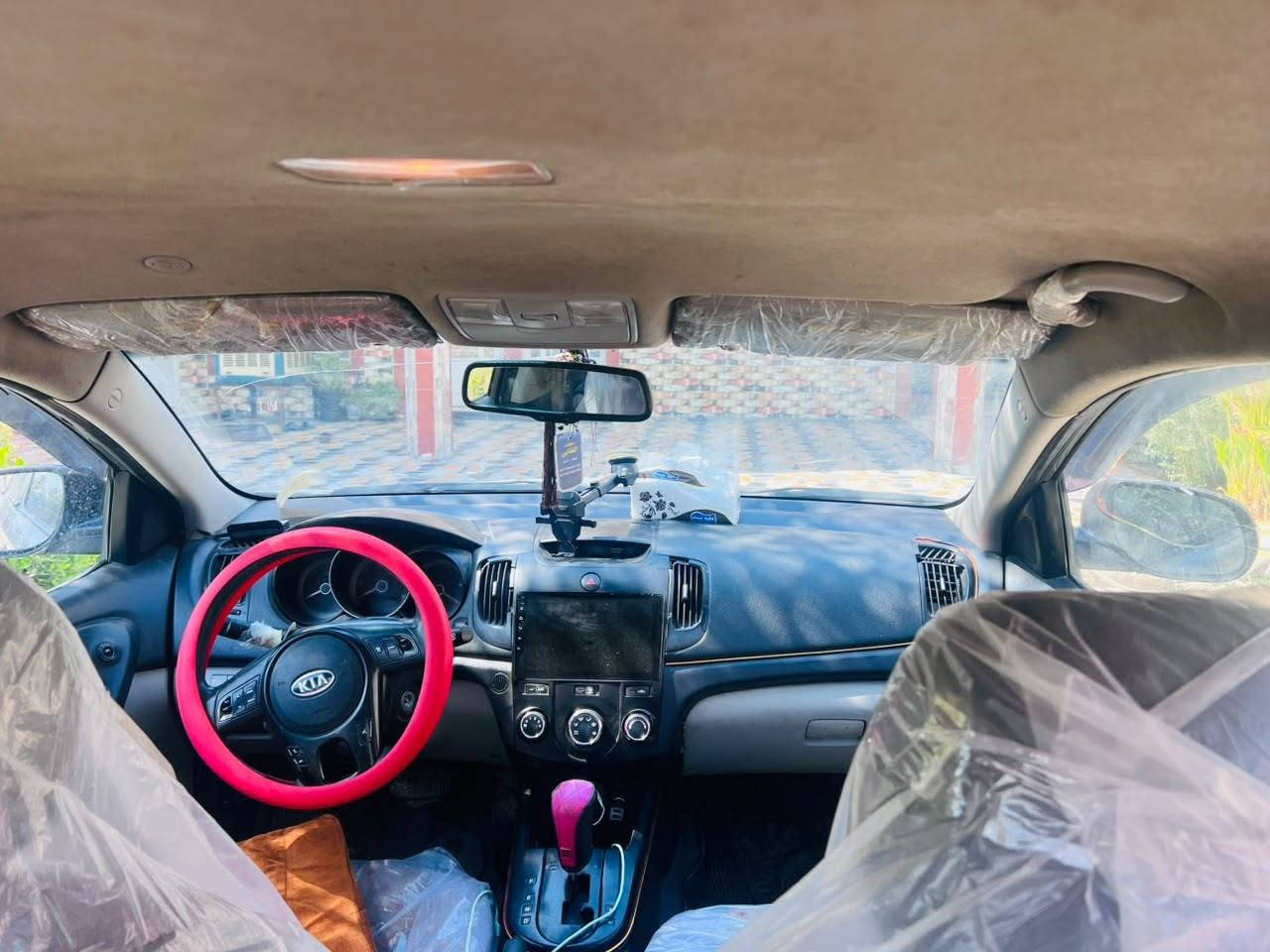 السلام عليكم اخوان سياره للبيع رقم بغداد  بيه حسب سانور موجود تبريد فول تخم تاير صدر مظبوط السعر ٩٣ وبيه مجال قليل  للاتصال على رقم ***********

