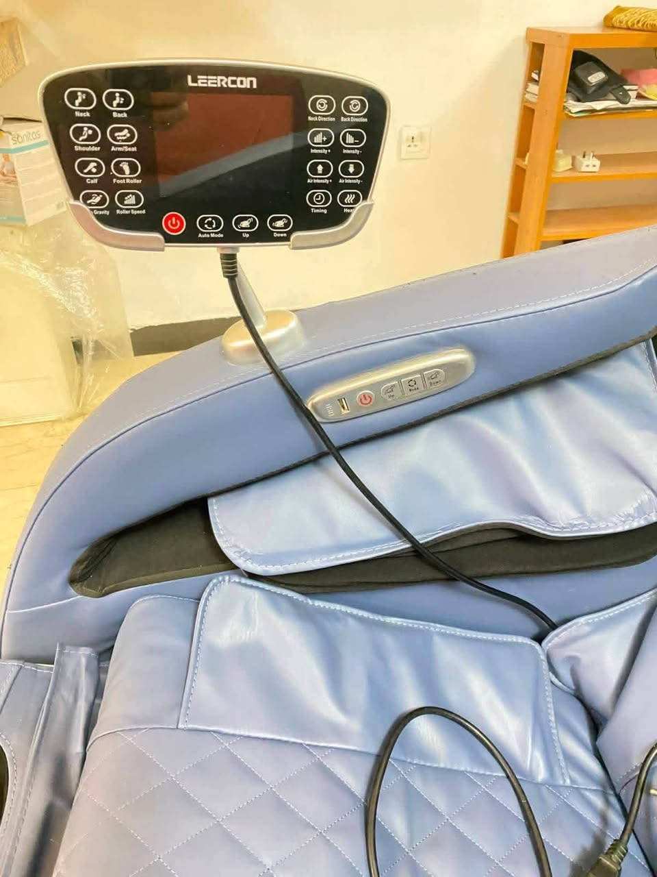 السلام عليكم كرسي مساج نظيف للبيع
مستخدم قليل نظافة 90٪
•مواصفاته:نظام تدليك كامل للجسم
•تقنية(وضعية انعدام الجاذبية) لتخفيف الضغط عن العمود الفقري
•مسار تدليك يمتد من الرقبة الى اسفل الظهر و الارداف
•اكياس هوائية للكتفين و الذراعين و الفخذين و الساقين
•خاصية التسخين الحراري لمنطقة الخصر و أسفل الظهر
•مسند ارجل قابل للتمديد ليناسب اطوالا مختلفة
•برامج تدليك اوتوماتيكية متعددة مع امكانية التحكم اليدوي

السعر:٥٠٠ الف و بي مجال بسيط
الرقم للاستفسار:***********
