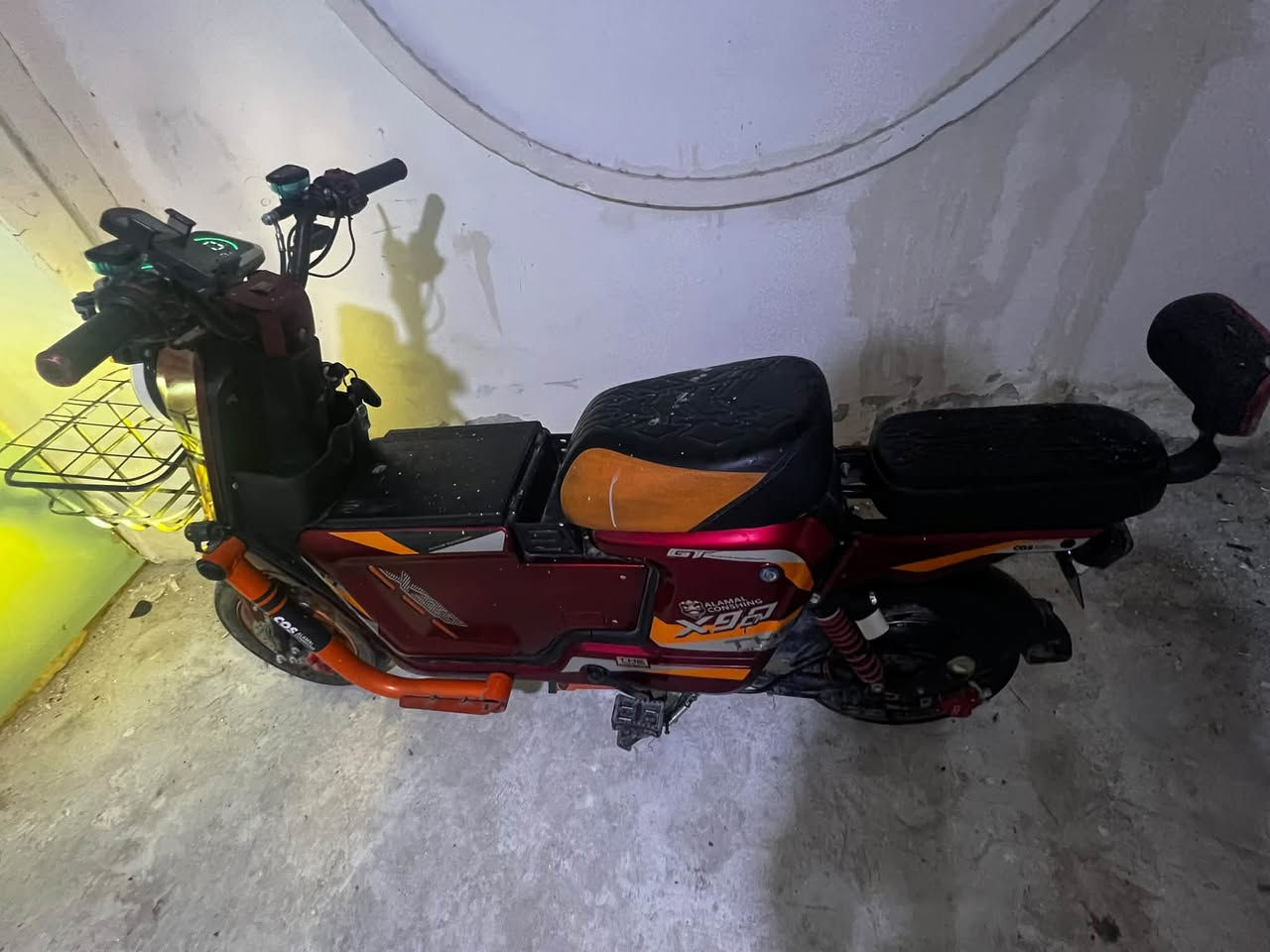 دراجة شحن R900نضيفة
شغالة كل شي مابيها  بس باترياتها منتفوخة 
سعرها 300 وبيها مجال 
دور الضباط 
***********
