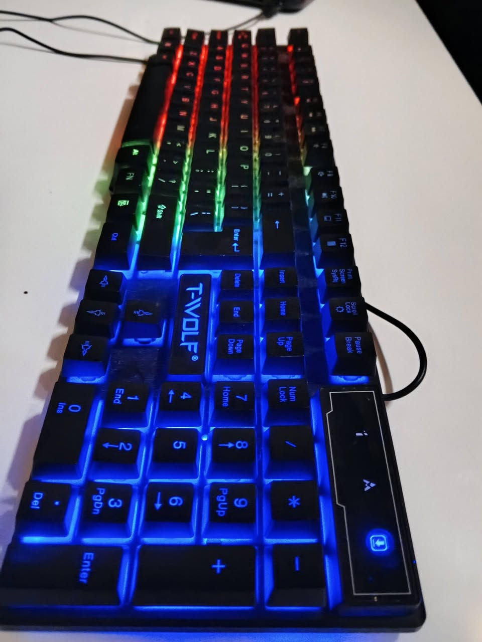 كيبورد T-wolf ذات اضاءة RGB مع الماوس 20 ألف.
من دون الماوس 15 ألف.