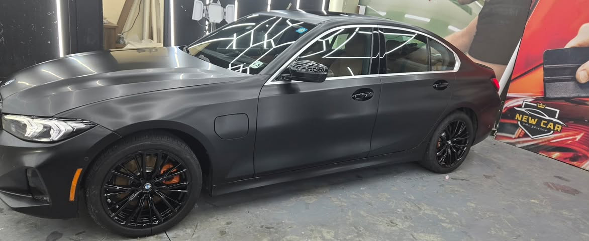 السلام عليكم
BMW 330e xDrive 2024 | للبيع

BMW 330e xDrive — موديل 2024

⚡️ Plug-in Hybrid | 2.0 Turbo | xDrive

سيارة بمواصفات مميزة جداً، ممشى 28,000 كم فقط، لون أسود مع PPF Matte، وحالة ممتازة.

🔥 أبرز المواصفات:

🚘 2.0L Turbo Plug-in Hybrid

⚡️ قوة تصل إلى 292 HP

🏁 xDrive AWD — دفع رباعي

⚙️ ناقل حركة أوتوماتيك 8 سرعات

🔋 قيادة Hybrid / Electric

✨ التجهيزات:

• Head-Up Display (HUD)

• Auto High Beam

• تدفئة المقود ♨️

• مقاعد جلد

• Auto Parking / اصطفاف تلقائي

• Lane Keeping Assist

• Lane Departure Warning

• Emergency Braking

• حساسات ركن

• كاميرا 360 درجة

• شاشة BMW iDrive

• عدادات رقمية

• Apple CarPlay

• Android Auto

• تحكم متعدد الوظائف بالمقود

• أنظمة BMW المتقدمة لمساعدة السائق

• إضاءة LED

• أوضاع قيادة متعددة

• تشغيل بدون مفتاح

رقم الشاصي

3MW39FS05R8E67076

الضرر قطعة واحدة فقط البنيد مثل ما موضح بالصورة

السعر 32,500$

***********

