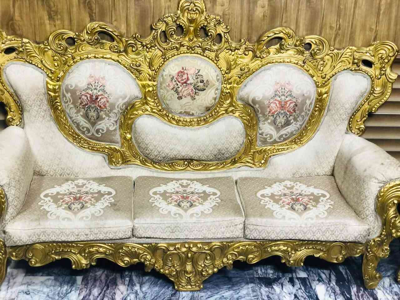 10 مقاعد نضيف كلش 
طبلات عدد 2 صغيرة+ 
طبلة وسطية 
مدينة الصدر 
***********
