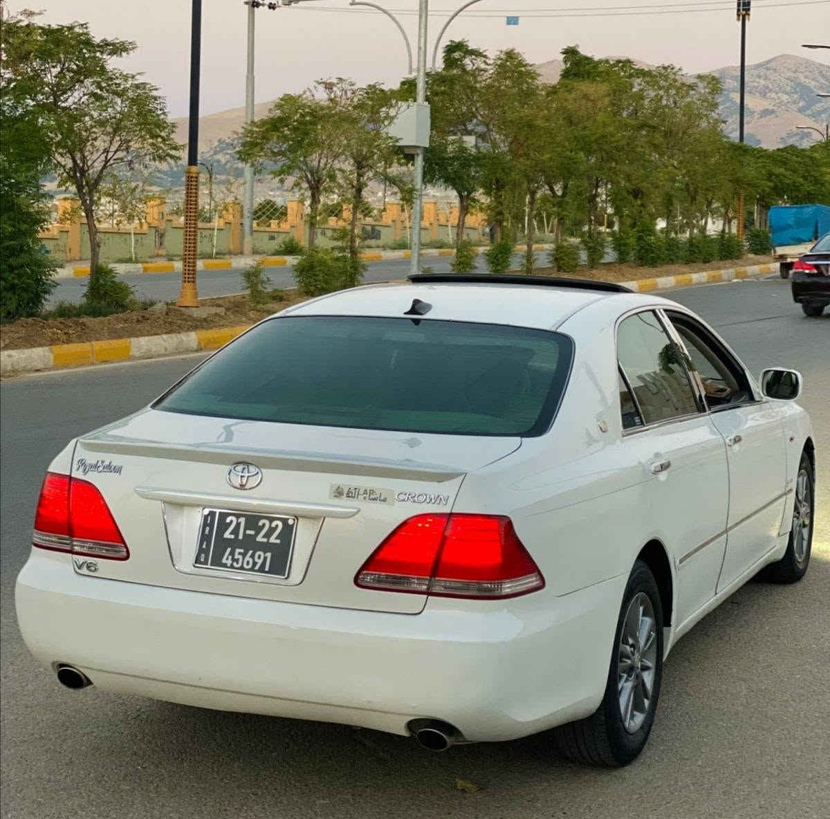 شاهینە 2005 بڕاوە
سێ دووگمە 
گەورە بە گەورە 182
کامل کراوە بە ساج مەلەکی 
سڵایدە
سەیارەکە ڕەقەم یەک جوانە سەقفی شوشەیە 
گێڕ و مەکینە و تەقەو ڕەقە هەمووی گیانی بە شەرت، 
سعری 53 مەجالێکی زۆر کەم
شوێن : هەڵەبجەی شەهید
***********
***********
