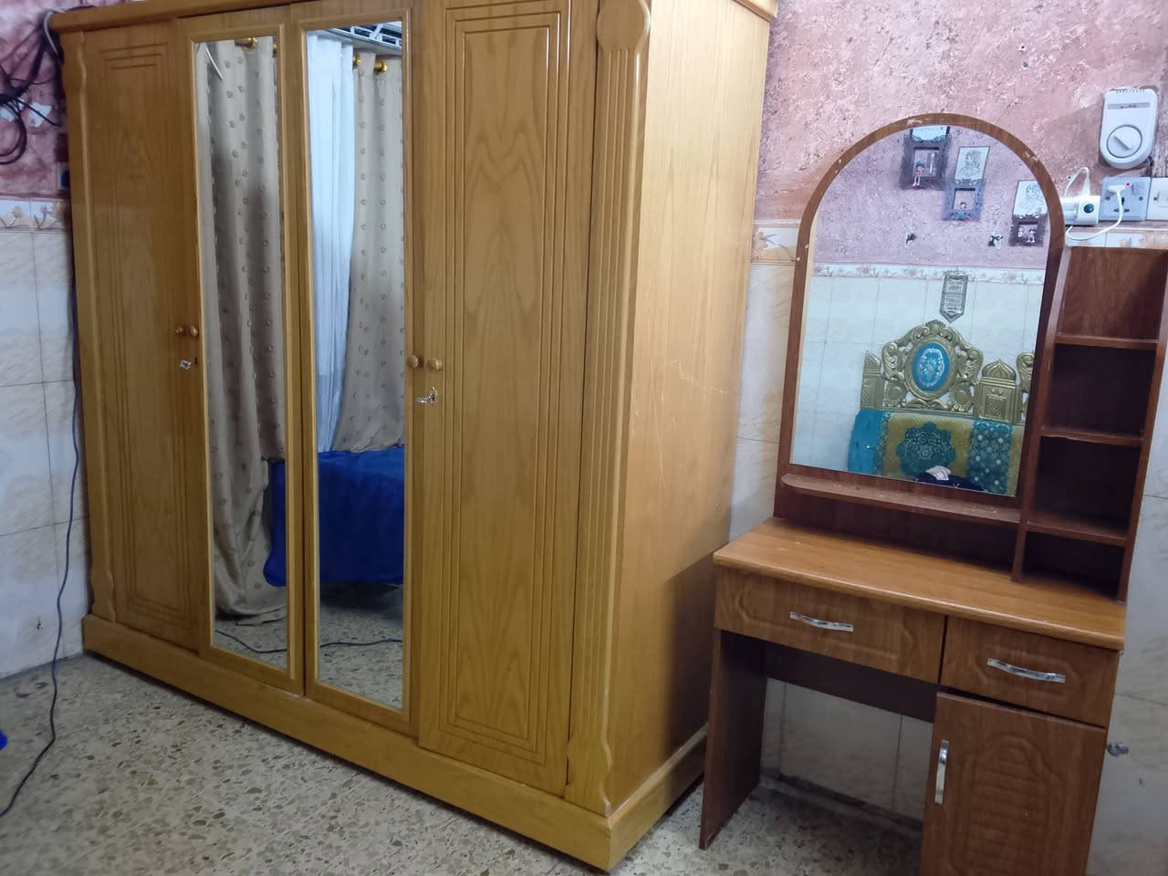 غرفه كامله للبيع فقط 
مكاني بصره 
للاستفسار اكثر  ***********
