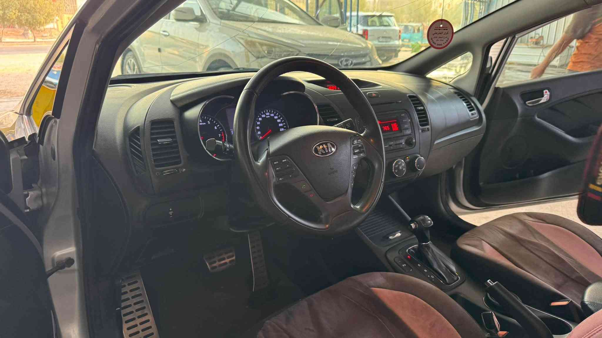 سيراتو ٢٠١٦ خليجي فول اسويج
كير مكينه تبريد مكفول ضررها ٣قطع اثر شخوط قويه  بدون دواخل وبيها مكانات بارد بسم شركه هه دار اتريد تحويل اتريد وكاله 
١٠٥ وبيها مجال قليل 
مكاني نجف 
***********

