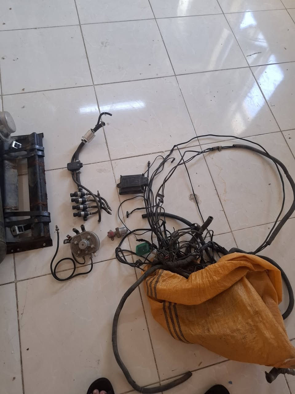 عندي منظومة غاز 60لتر  يطالي بشرط بدون اي عيب نظيفة كلش وياها اوراق للبيع *********** /كركوك.سعرها 350 الف الرجاء اذا نو شراء لانخابر شكرا
