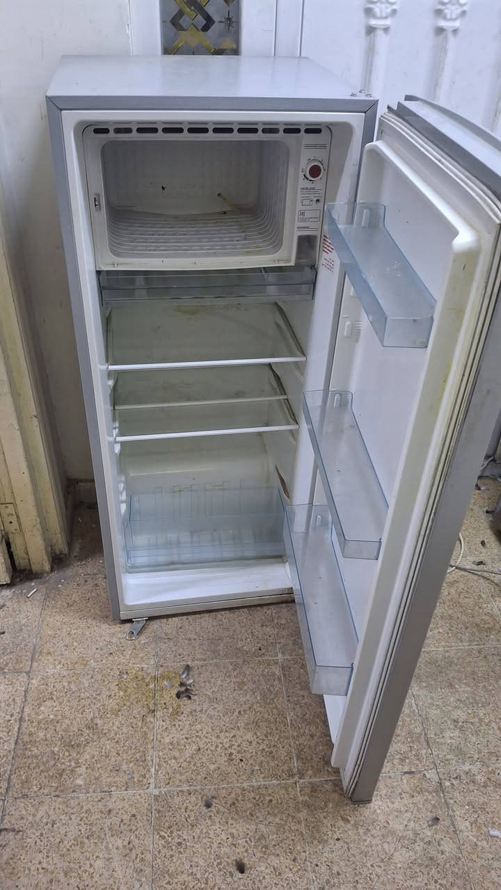 ثلاجه جديده 10 قدم قفل 50 تجميد فول ***********
