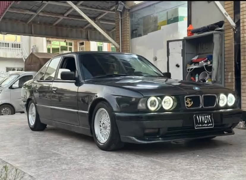 بي ألم دبليو 525i (BMW 525i) موديل 1991
 ارم سلیمانی
 * الصبغ: مصبوغة عام (كامل) للتجميل فقط، بدون ضربة أو حادث.
 * التبريد: شغال وكل شيء بشرط.
 * المحرك والهيكل (الطقطقة والهدوء): بشرط ممتازة، بلاد، وهادئة جداً.
عنوان : اربیل
واتسئاپ(***********)
