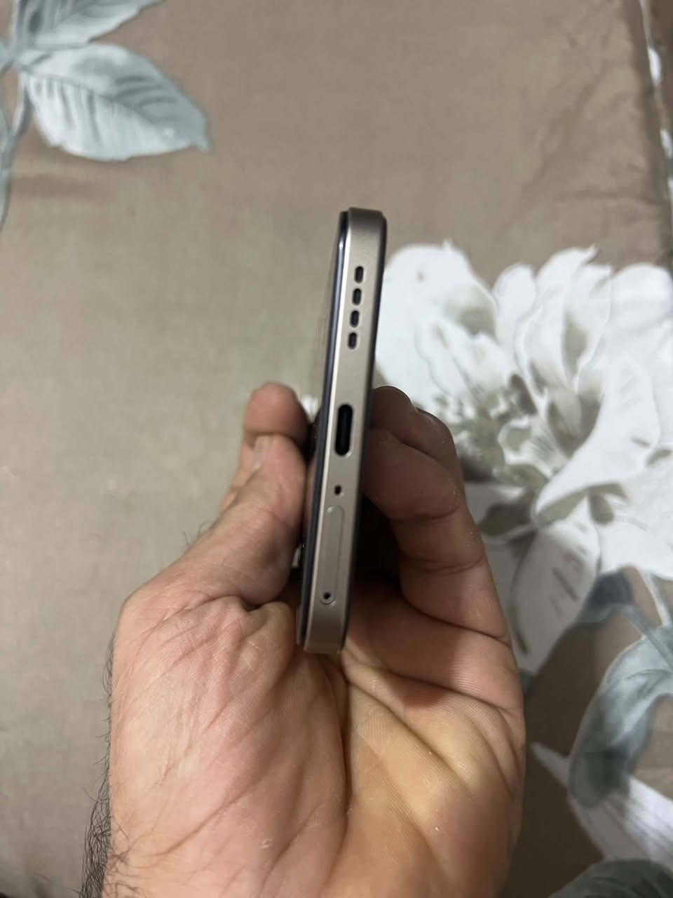 ---
*للبيع Realme 15 5G - اللون الفضي Flowing Silver* 

*المواصفات:*
- الذاكرة: 12GB رام + 512GB
- المعالج: Dimensity 7300+ 5G
- الشاشة: 6.8 انش 144Hz 1.5K منحنية AMOLED
- الكاميرا: 50MP + 8MP | امامية 50MP
- البطارية: 7000mAh شحن سريع 80W

*الحالة*: مستعمل نظافة 100% 💯 مابي اي خدش
*الملحقات*: كارتون + شاحن اصلي 80W + كيبل + جراب
*المكان*: الحلة - بابل
*السعر*: 375$ قابل للتفاوض البسيط

للتواصل خاص واتساب ***********

