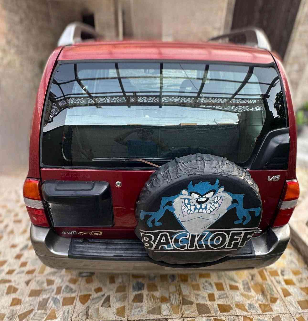 نوع السيارة: سوزوكي (Grand Vitara / Vitara) 
اللون: أحمر ماروني (عنابي) مع دعاميات رمادية 
الموديل: سنة الموديل،2001
الرقم: سليمانية /
المحرك: [كامري/ 4 سلندر]
الكير: [أوتوماتيك 
منظومة الدفع: [دفع رباعي 4x4 / دفع خلفي]
 السيارة جاهزة للاستخدام. 
💰 السعر: [60 ورقة 
📍 المكان:  كركوك /
بطاقة بانزين كركوك
📞 للتواصل والاستفسار: *********** كركوك, العراق
