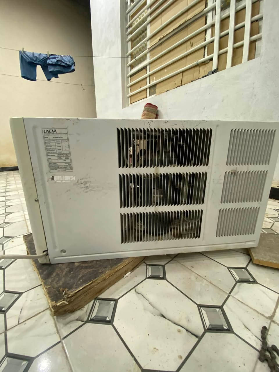 ‏سلام عليكم مكيف للبيع شغال ما أبي أي شيء و الله برود ثلج مكان بصره زبير ‭***********‬
