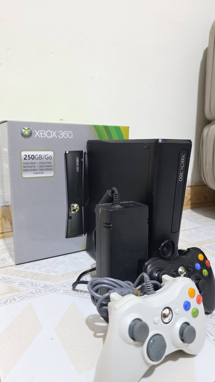 اكس بوكس 360مهكروحيل حيل نظيف يحتوي على 147لعبه قويه ويحتوي على 2جوستك وكارتون وكامل غراضه شرط الفحص السعر 125وبي مجال للطيبين توصيل جميع المحافظات متوفر ***********
