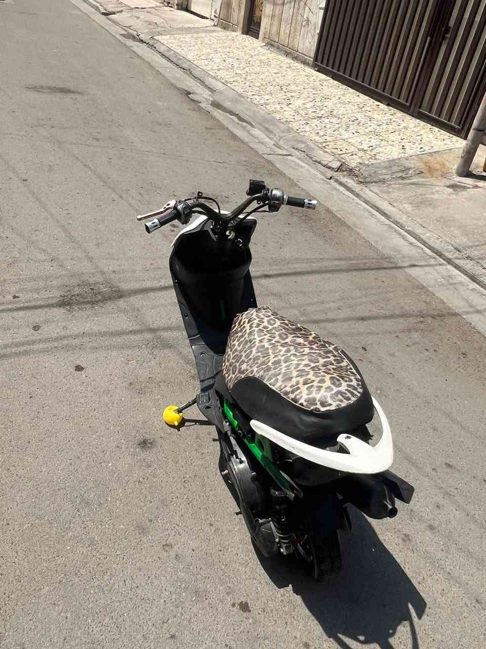 سلام عليكم عدله مال لعب 
تعمير جديد بيه رواسط مال حمالات من وره بوشه 55 تجفيت جديد ودراجه كلشي بيه جديد ما ناقصه شي شغل واطلع نكره سلف كهربائيات كامله مكاني بغداد بياع المعالف ***********
