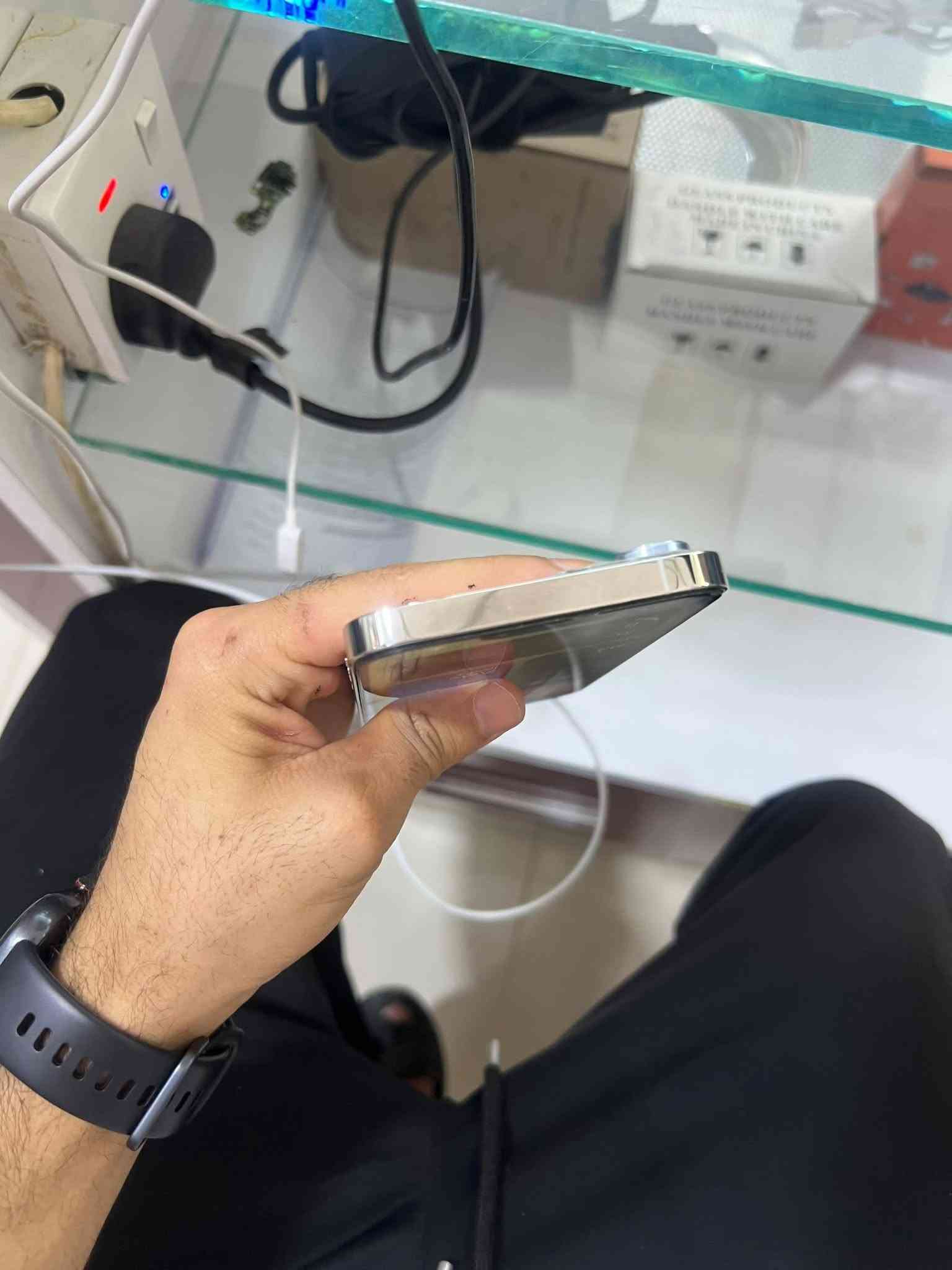 iphone 13 pro max ( للبيع )
لون ابيض 🤍

الذاكرة 256 ✅

مستبدل شاشة و بطارية 🔋

تك سيم ✅ 

السعر ٥٥٠ قفل 🔥

تفاصيل اكثر خاص 🔥

*********** 📞
