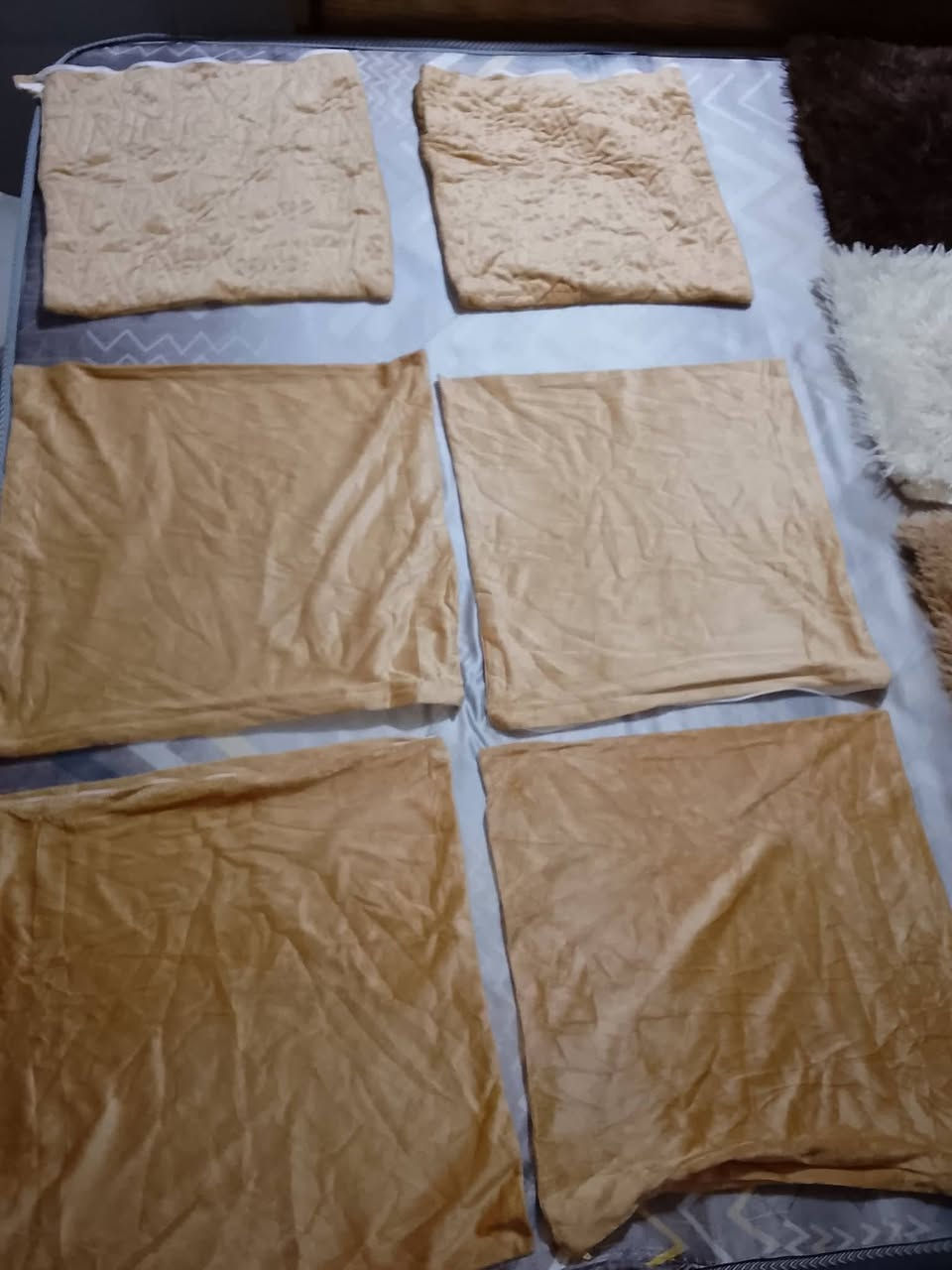 السلام عليكم للبيع كوشات لعدد 8+2مخاد +وجوه كوشات وضحات بتصوير +فرشات تخم+فرشات طبلات + توصيلهن دخل الحسينيه مال رشديه مجاني نضيفات كل ضرر ما بيهن السعر 80 رقم الهاتف ***********
