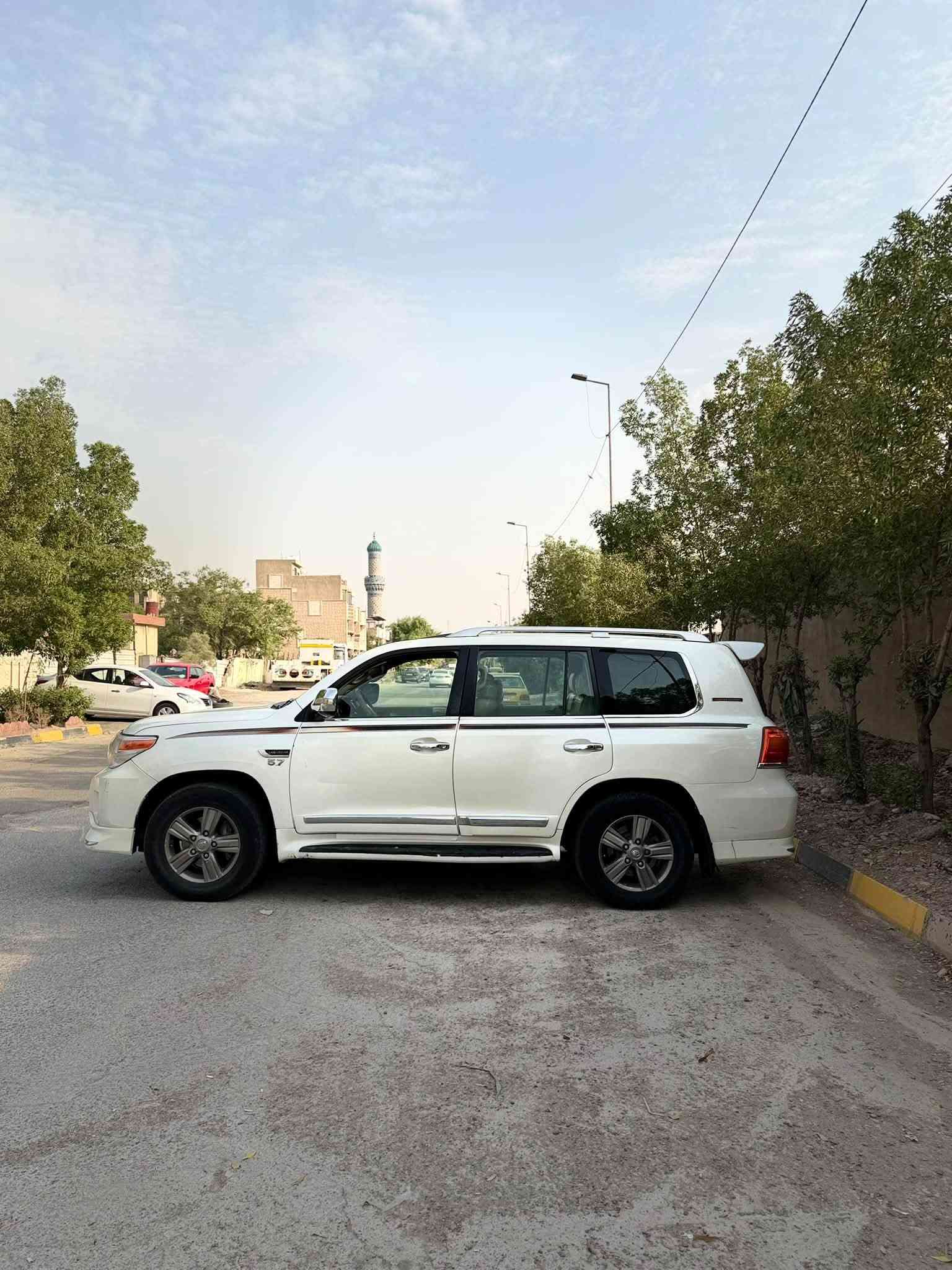 لاندكروز 2011 • مكينة 5700 • نمرة بغداد