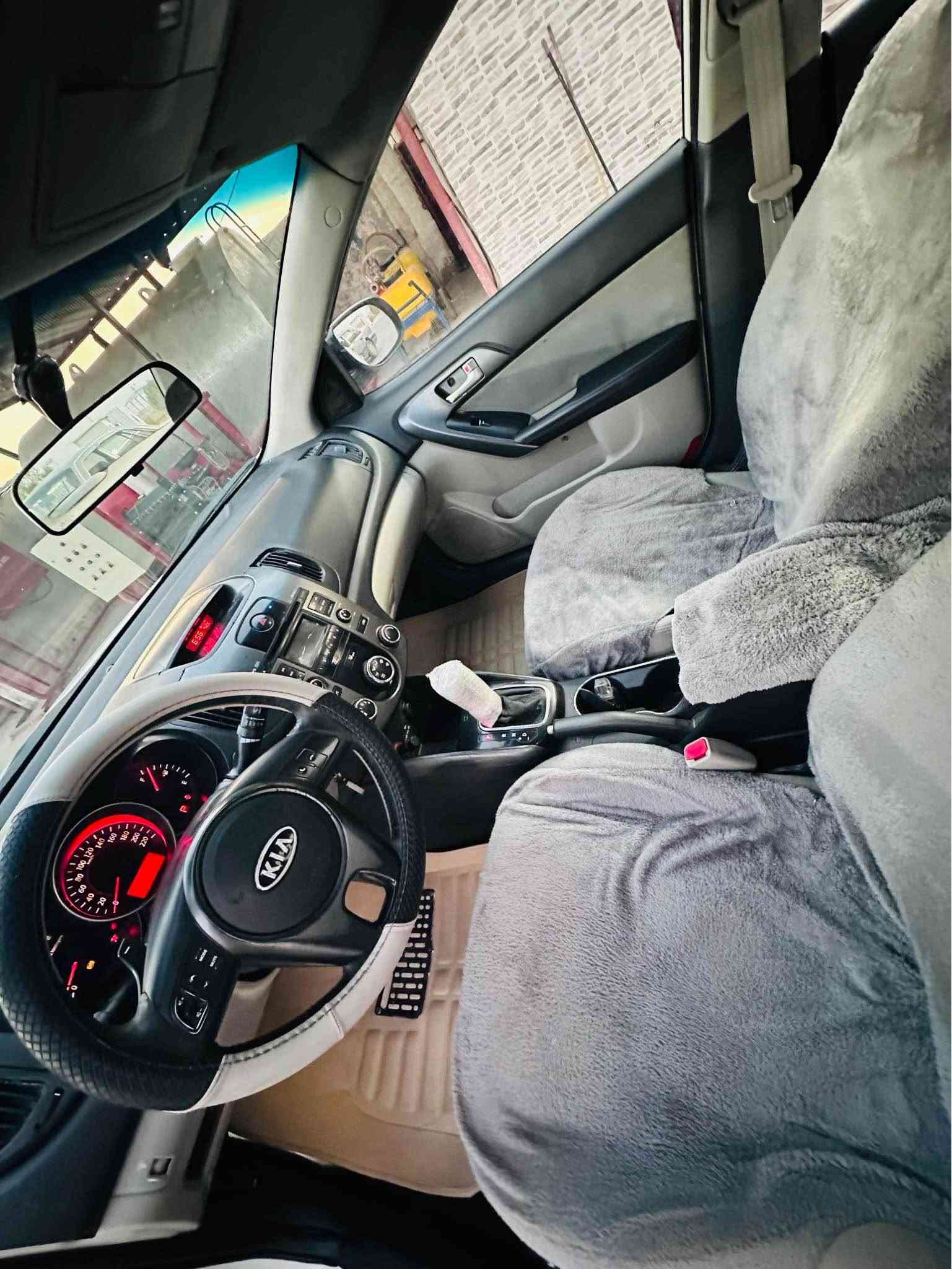 السلام عليكم 
سيراتو موديل ٢٠١٢ خليجي رقم أربيل 
بسم كردي تريد تحويل او وكاله
السياره صبغ عام بدون حادث
السياره جاهزه من كلشي تخم تاير 
كير محرك كفاله شاصي لغد كفاله 
السعر ٧٢ وبيها مجال بسيط 
الاستفسار الاتصال 
***********
*********** بغداد, العراق

