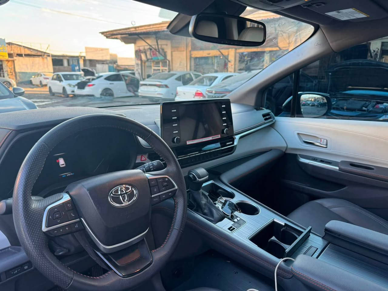 للبيع تويوتا Sienna 2024 XSe Hybrid ‏Toyota

بدون صبخ
* قبات مواصفات
* محرك هايبرد 2.5 لتر
* قوة إجمالية 245 حصان
* ناقل حركة أوتوماتيك CVT
* 7 مقاعد
*عداد 28 ألف مايل كوشن مع استرن هيتر
* متوفرة بنظام دفع أمامي دبل اكسن
* اقتصادية جداً بالوقود؛ استهلاكها المعلن حوالي 6.6 لتر/100 كم FWD و6.7 لتر
* شاشة وسطية كبيرة ونظام Toyota Multimedia مع Apple CarPlay وAndroid Auto لاسلكي
* عدادات رقمية 12.3 إنش
* شاشة Head-Up Display مقاس 10 إنش
* ثلاجة داخلية FridgeBox
* مكنسة كهربائية أصلية داخل السيارة
* جنوط 18 إنش بتصميم خاص بفئة Platinum
* أبواب جانبية كهربائية
* كاميرات 360وحساسات ومجموعة أنظمة أمان متطورة
* مقاعد مريحة وتجهيزات فاخرة للرحلات والعائلة.

*سعر 295 قابل للتفاوض
  ***********
‏موقع دهوك. ‬ دهوك, العراق

