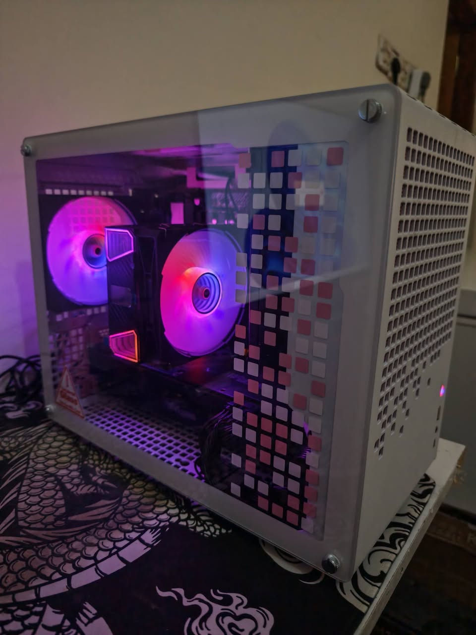 السلام عليكم تجميعه مني جديده للبيع مواصفات 👇
RTX 2070 3 fan zotag 
RYZEN 5 5600G
Ram 16 DDR 4 3200
B450 asus
M.2 512
Power 750w bronze 
CAES mine Z20
السعر 925 الف 
متوفر توصيل جميع محافظات العراق تواصل واتساب 
***********
