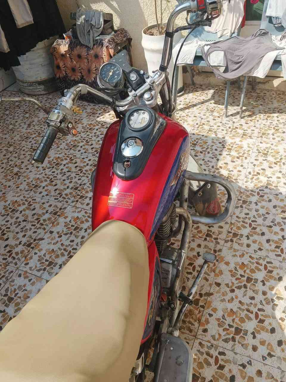 متاح
جوندة دراجة جاهزة من كلشي 
محركه نضيف لاتبخير ولاتنقيص ولا نضوح 
كلجات مبدلات جدد بيه شلعه اتخبل 
تاتكي وصفاحيات جدد 
كهربائيات شغاله كله 
اوراق اصولي 
السعر 400 وبيه مجال 
فقط عوزهة باتري بيه باتري بس ضعيف 
مكانه بلحلة شارع الطهمازيه قريب مول اهل الخير 
لاستفسار  ***********
