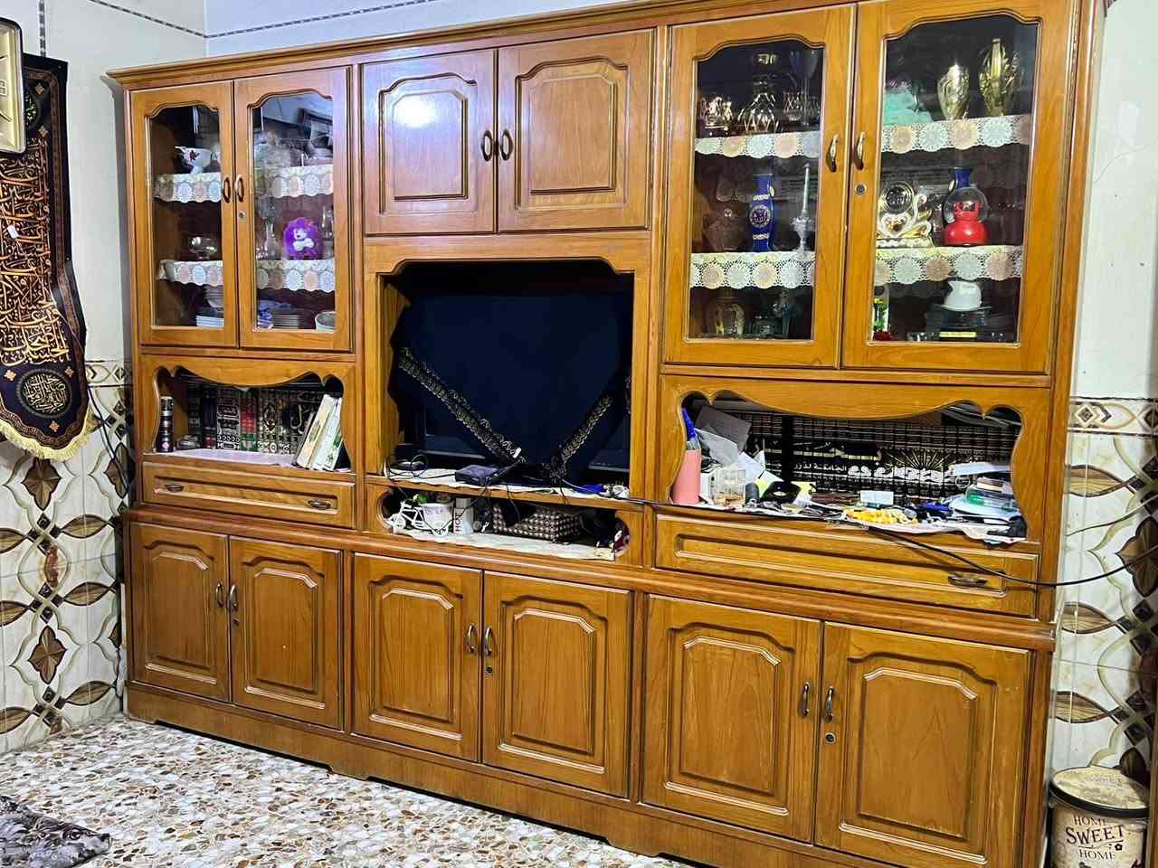 بوفي معرض شغل درجه اوله السعر 550 وبيه مجال بسيط مكلف بالنشر الاتصال على الرقم‏‪***********‬‏ مكان حله الثورة
