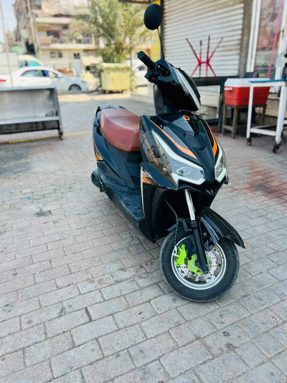 سلام عليكم عندي دراجه شحن سكنس نضيفه لايتات دبل اشاره ست بطاريات 32امبير دبل اشاره اشاره يمنه يسره
لايتات قويه لايت عالي ناصي بك لايت هورنات تقسيمه ديجي تايرات جوبلس دبلات جدد سويج و بصمه 
دراجه تخبل وحلوه عله اخر حبايه 
مكاني بغداد مدينه الصدر 
رقم*********** بيع مستعجل كلش 
   سعر 460🤑 دراجه والله جديده ملف عقل باتريات تفحصهن بيه نضام بك يعني دراجه ما عوزه شي متوازي عله فلوس وريد ابيعه
سلام عليكم عندي دراجه شحن سكنس نضيفه لايتات دبل اشاره ست بطاريات 32امبير دبل اشاره اشاره يمنه يسره
