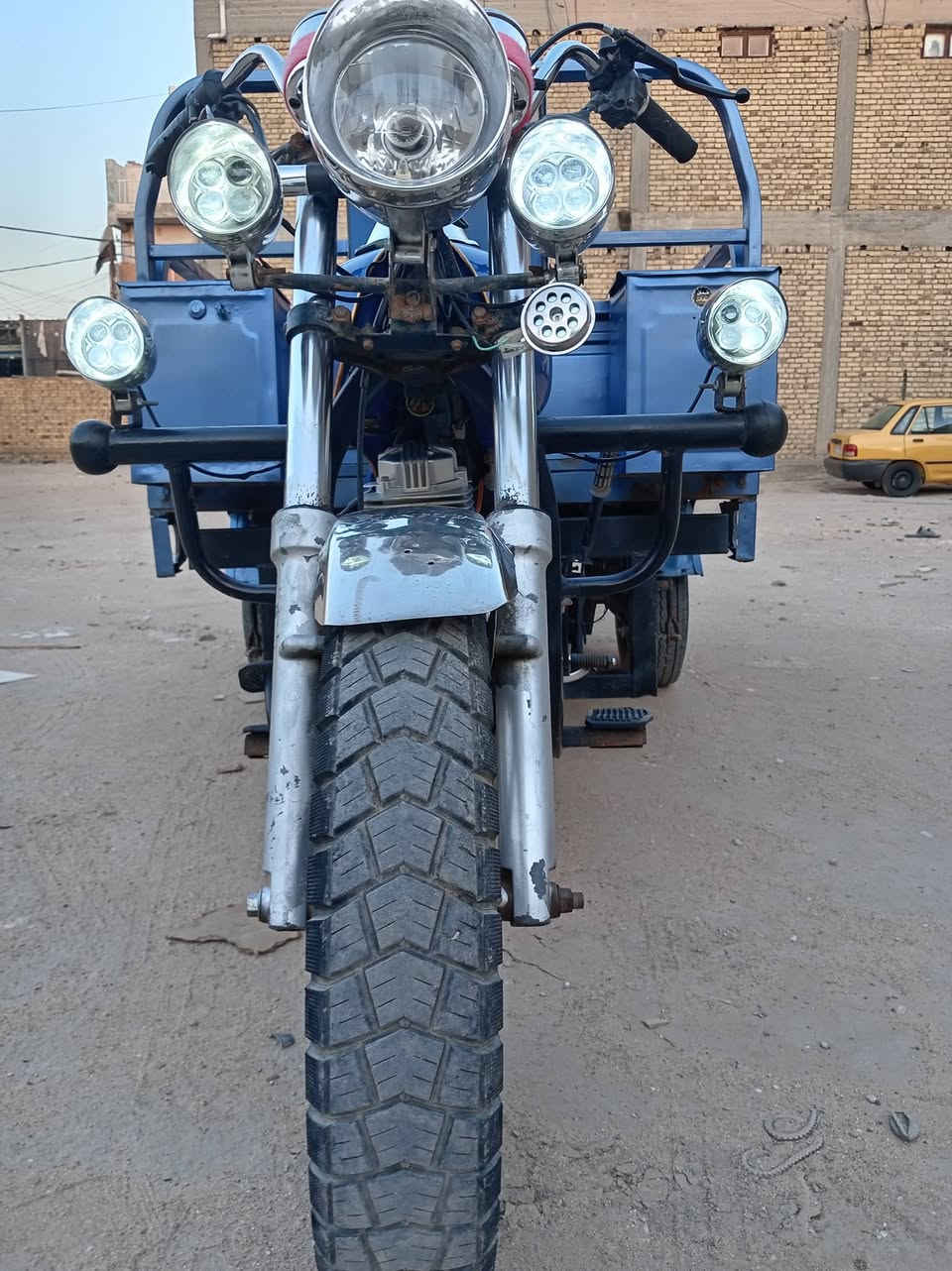 للبيع الموديل 19 المحرك 26 الشاصي مكفول الركبه مكفوله التايرات عريض جوبلس مال كيه ماعايزهه اي شي أوراق اصولي بسمي من الوكيل السعر مليون 400 مع مجال قليل باقي التفاصيل على الاتصال خاص ماكو هذا رقم صاحب الدراجه *********** العنوان الديوانيه
