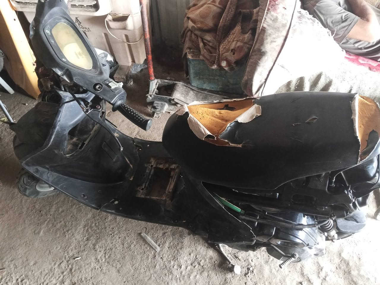 سلام عليكم دراجه فراشه فحل شغاله بس نقص كفرات 
 كل شي شغال كهربائيات  سعره 150 وبيه مجال 
*********** مكاني كربلاء

