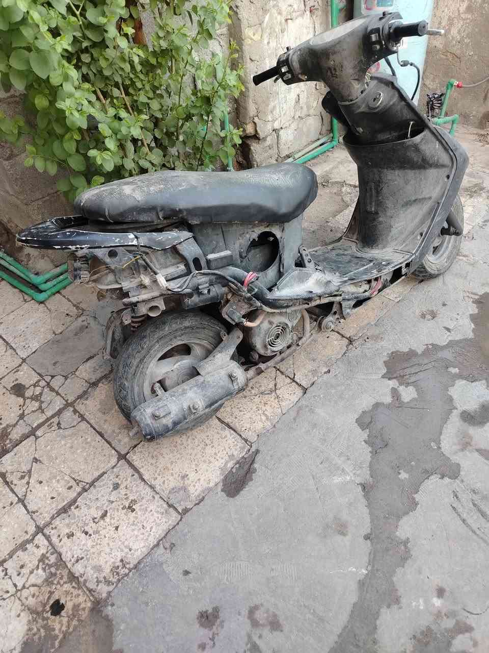دراجه بريز كوم حديد شغاله بس بيها دخانه للبيع كفرات جدد جبتهن وماشديتهن السعر ١٤٠ وبيها مجال المكان تقاطع درويش الإعلام رقم الاتصال ***********
