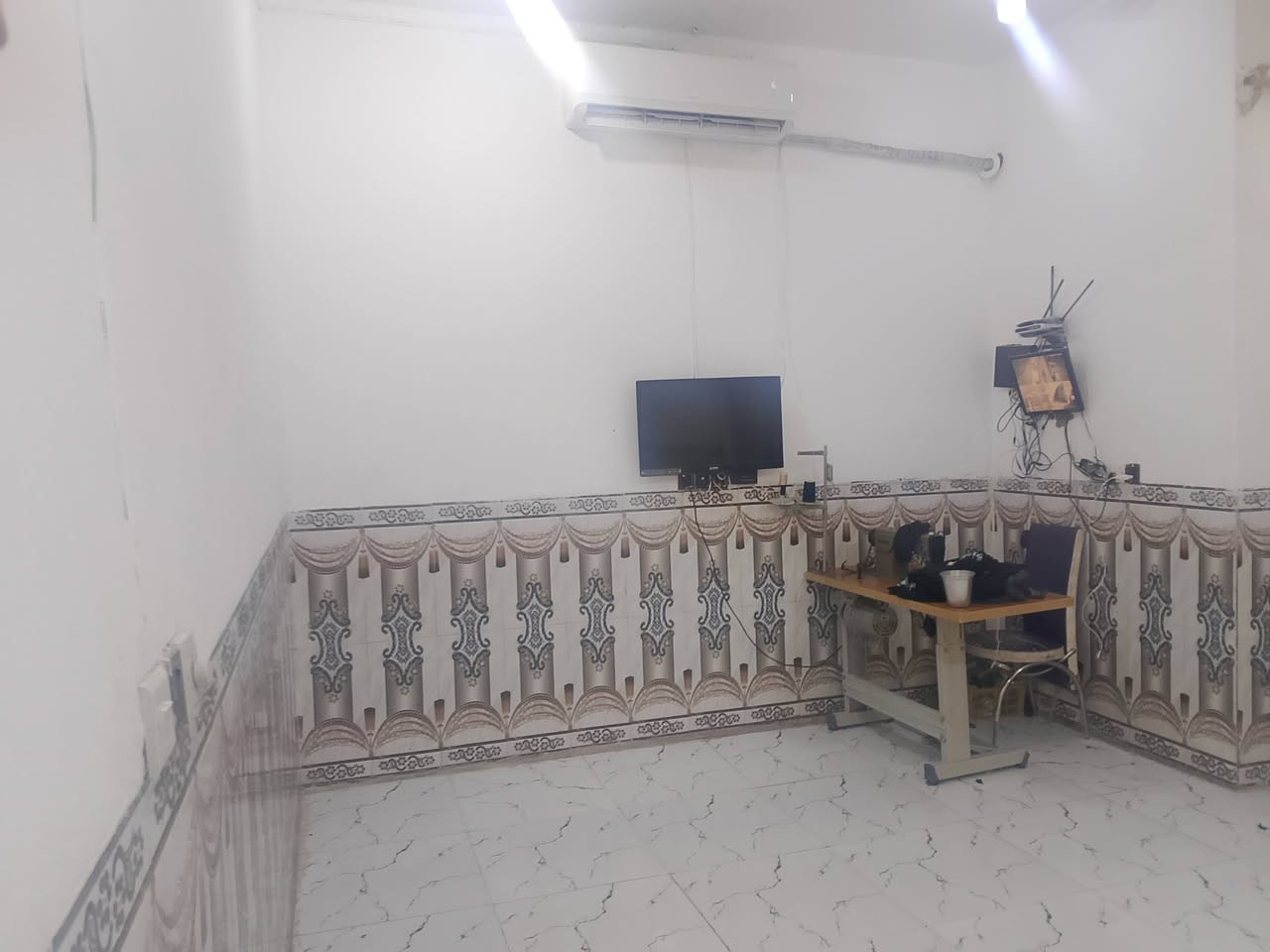 سلام عليكم مشتمل للبيع المساحه 157متر  يحتوي على غرفتين وصاله ومطبخ وستقبال حي الكرار الزراعي.يبعد عن شارع 30 ..........150متر ...شارع بيت سلبوح@***********

