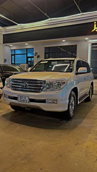 لاندكروزر • ٢٠١١ • V6