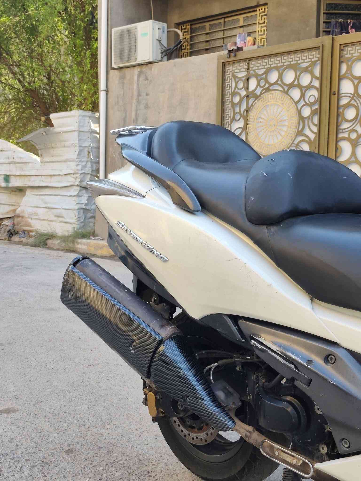سلام عليكم للبيع او مراوس .   سلفر ونج جيتي مكينه 600 اوفر اي بي اس مكينه كفاله عامه برغي مامفتوح شرط نعومه فول شلعه معدل خير من الله كلها شغاله كفرات بلادي بدون صبغ نضافه 80بل ميه دراجه ناشفه لا نضوح ولا حماوه ولا دخان مكفوله سعر 14 بيها مجال شراي خادم بغداد زعفرانيه ***********
