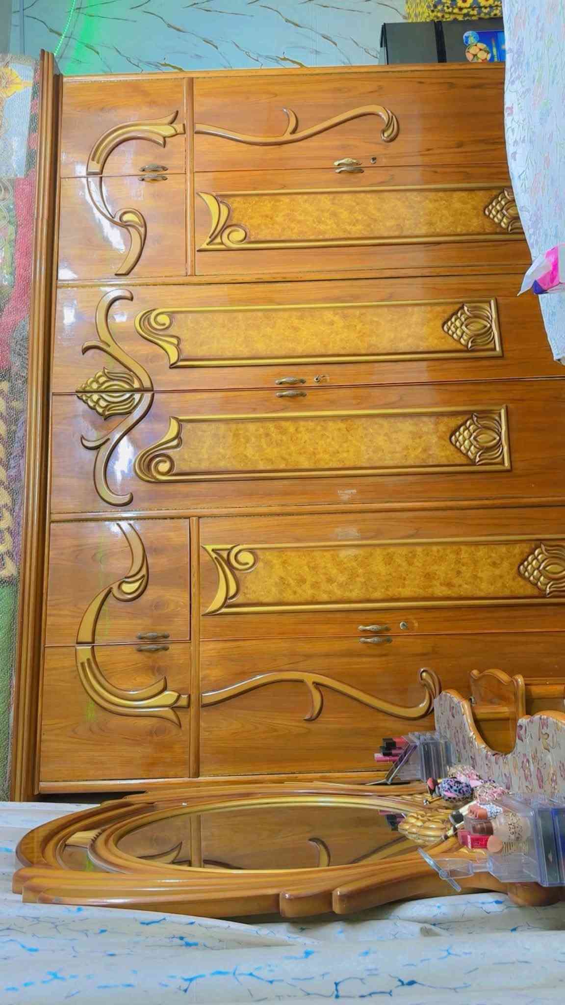السلام عليكم عندي غراض للبيع كرويتان اثنين ١٠٠وتخت ويا دوشك وجربايه ١٠٠وغرفه أخشاب صاج الثقيل  وبعد زاويه ويا الغرفه ماعندي صوره ٦٥٠وكل غراض بيهن مجال مكان الدوره *********** بي واساب

نص مكتوب في الصور:
- انسخ الرابط شارك ذكرياتك. Zainab Mohammed إضافة عدسة Lens إرسال إلى القصص
- انسخ الرابط شارك ذكرياتك. Zainab Mohammed إضافة عدسة Lens القصص إرسال إلى
