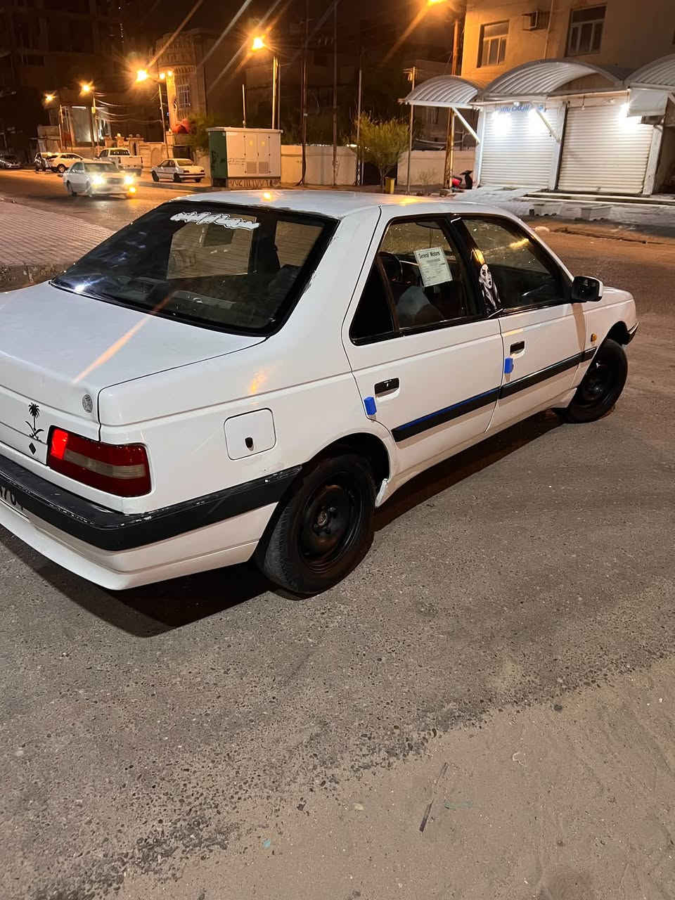 بيجو 405 موديل 2012 سيارة جديده وجاهزه مكينه كير حداده تبريد ثلج تخم تاير، رقم بصرة دولي شرط التحويل راعيها يريد تحويل
السعر 35 بيها مجال بسيط حك الجيه
مكاني البصرة حي الزهراء
الاتصال***********

نص مكتوب في الصور:
- CHILL