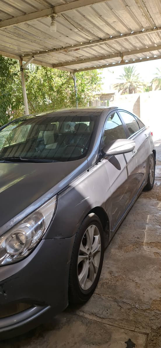 سوناتا ٢٠١٣ وارد امريكي للبيع
محرك ٢٤٠٠GDI
فول مواصفات تحكم ستيرن 
رقم بغداد بأسمي 
محرك كير كفالة 
كشر نضيف اكو شخطات خفيفة مبينه بالفديو 
ضربة بجاملغ السايق فقط 
حدادية كاملة السيارة جاهزة 
مكاني ديالى خان بني سعد 
السعر ١٠٨ 
***********
