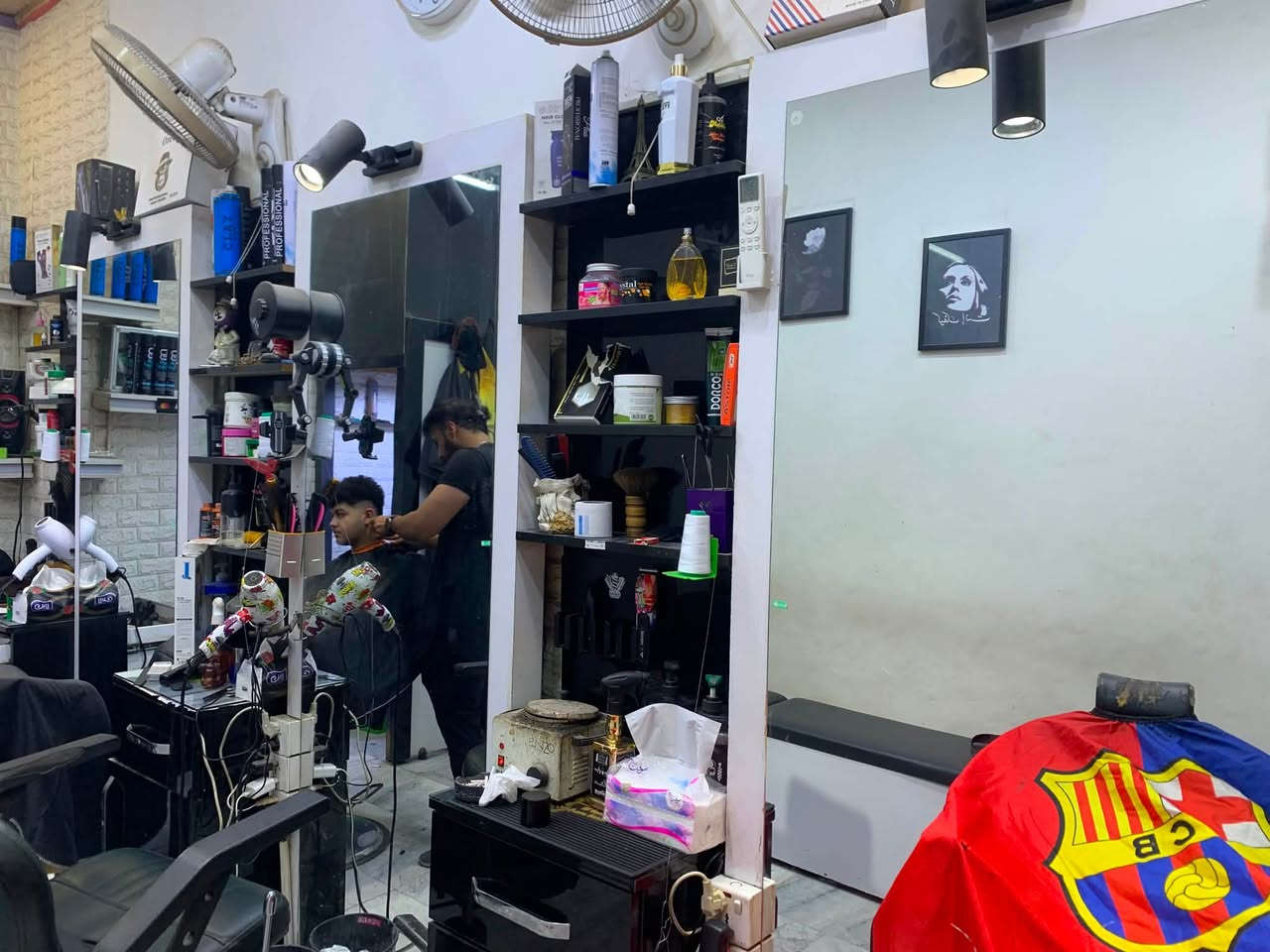 اثاث صالون حلاقة رجالي
أثاث صالون حلاقه رجالي للبيع 
للاستفسار ☎️***********
العنوان /التنومة /شط العرب
