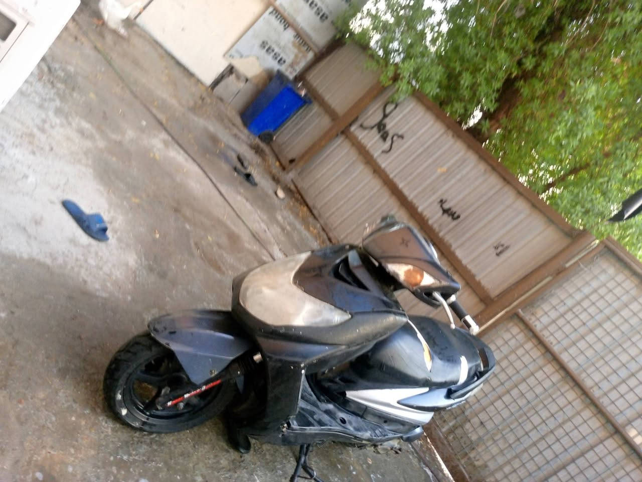 سلام عليكم دراجه سكنس فحل لبيع ياباني شغاله نص نكره سلف وهندر وكهرباءيتها كلها شغاله كامله وكفراتها بلاديه مختمه ختم واحد و محركها بلادي نطيف مامفتوحه ابد بلاديه ناعمه خرسه شلعه ومعدل خير من الله وتايراتها جدد وكابريتر بلادي وصالنصه رياضيه تخبل مكاني بشارع فلسطين رقمي ***********متواجد وتساب ورصيد السعر 375 بيها مجال لشراي
