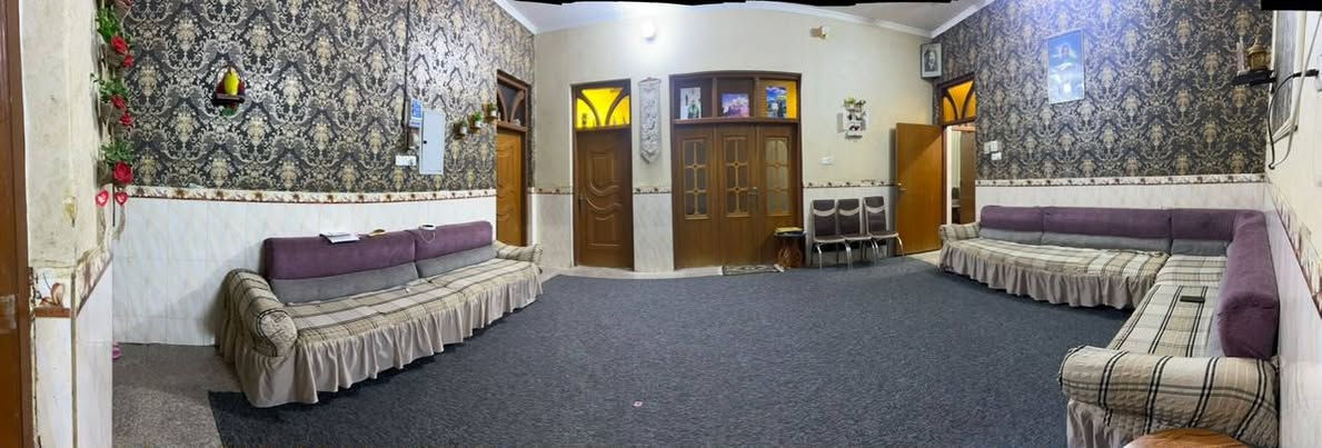 من رخصة الادمن 
سلام عليكم بيت مساحه 300 زراعي سند 25 مقابيل مول نون خلف مدرسة الأمام علي الاهليه 
يحتوي على 3غرف نوم 
طابق الارضي مجمع صحيات عدد 2+غرف نوم عدد 2 
طابق ثاني غرفه سندويج كبيره+مجمع صحيات
ملاحضه بعض الاثاث مع المنزل 
يحتوي على نخلتين وحده خستاويه+مكتومه 
السعر 300 وبيه مجال 
للاستفسار/*********** حلة, بابل
