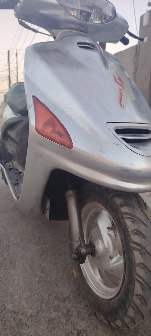فراشه نثيه ب300 الف وبيها مجال قليل نقص باتري دراجه كلشي شغال بيها كهربائيات كله شغاله
دراجه نعومه فول مفتوحه اول مره مبدل بوشه وبستم. داجه كلش حلوه وناعمه .مال جناي
شراي اتصل مامتواجد على الفيس. 
***********
العنوان النجف حي العسكري كبل مقابل اسواق بركات الزهراء للجمله.
